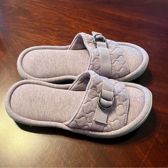 Women’s Isotoner Lavender Slippers - Picture 3 of 4